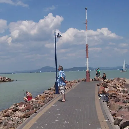 Ferienwohnung Mit Pool; Wlan Fur 5 Personen Direkt Am Wasser Balatonmáriafürdő