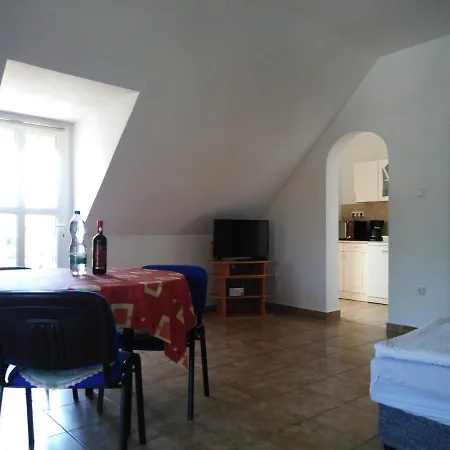 Ferienwohnung Mit Pool; Wlan Fur 5 Personen Direkt Am Wasser Balatonmáriafürdő